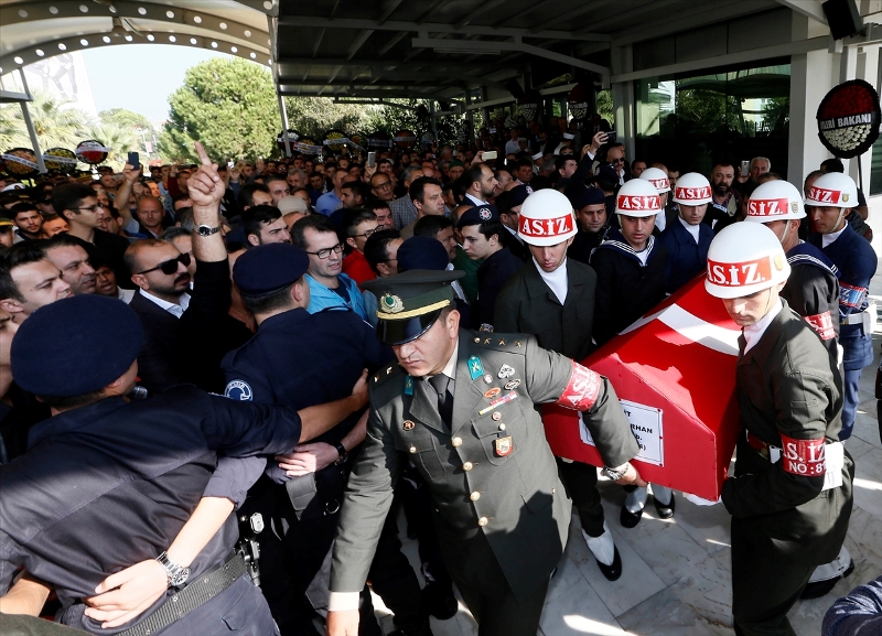 İzmir şehidini uğurladı