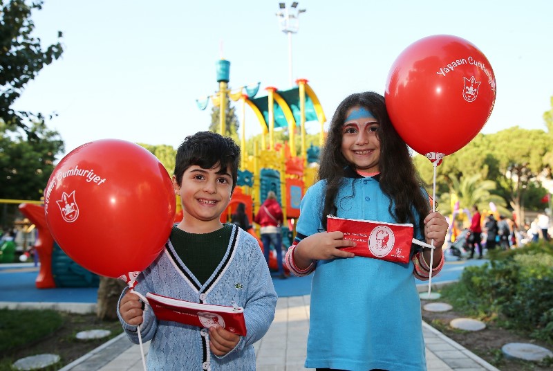 Konak'ta Cumhuriyet kutlamaları başladı