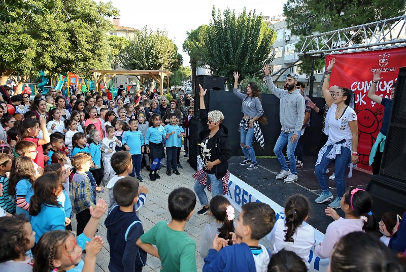 Konak'ta Cumhuriyet kutlamaları başladı