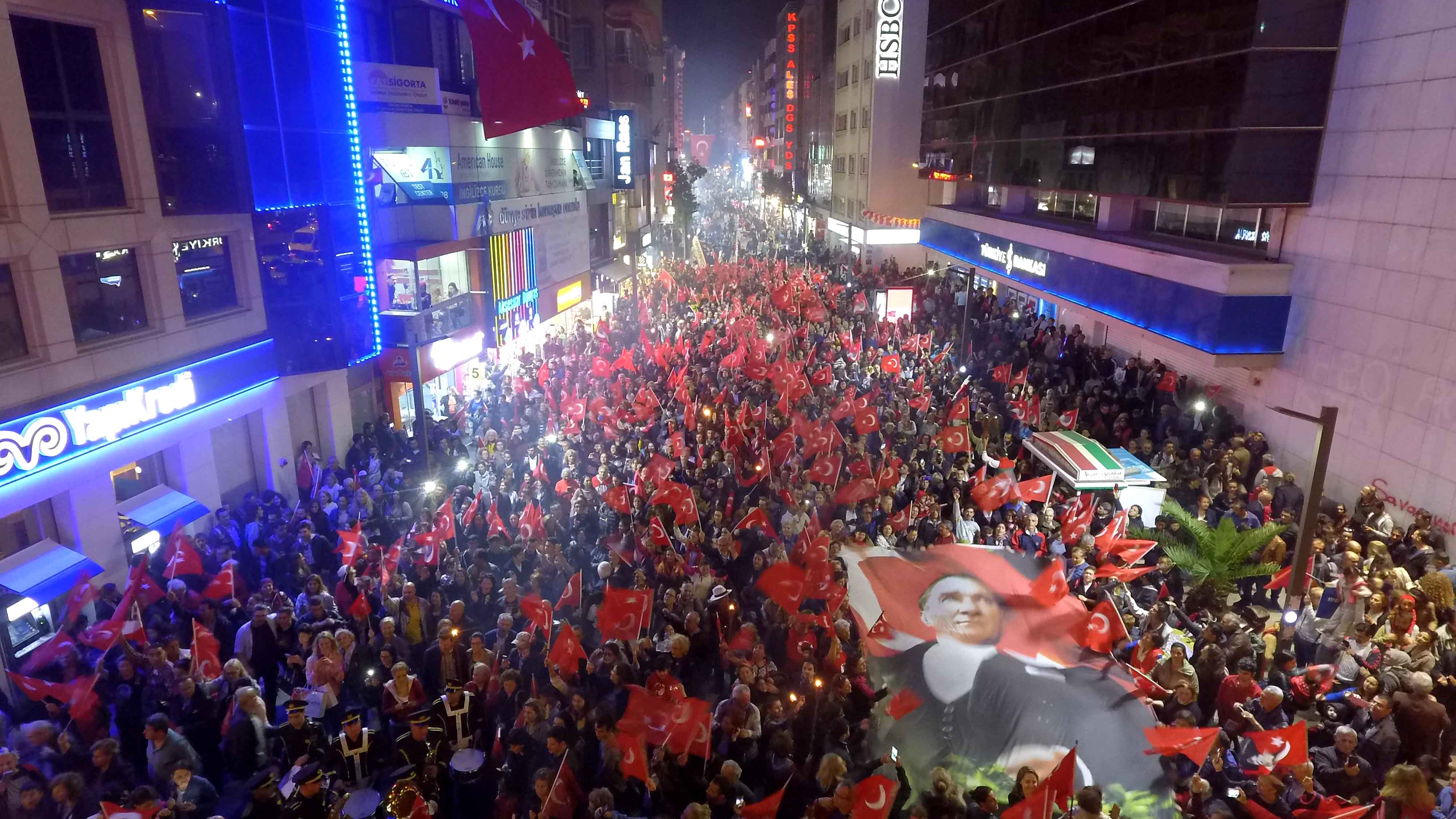 Karşıyaka'da Cumhuriyet coşkusu