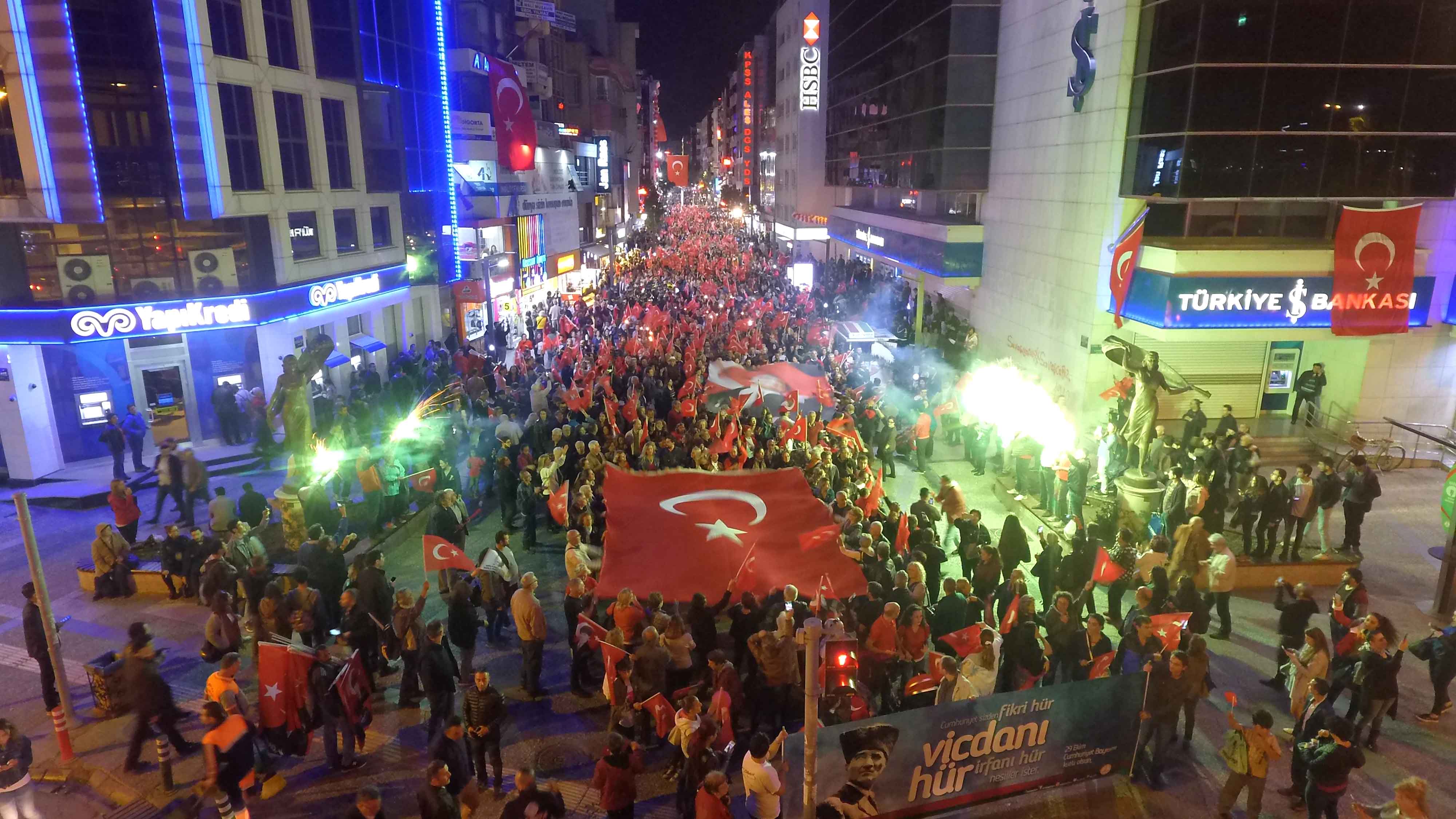 Karşıyaka'da Cumhuriyet coşkusu