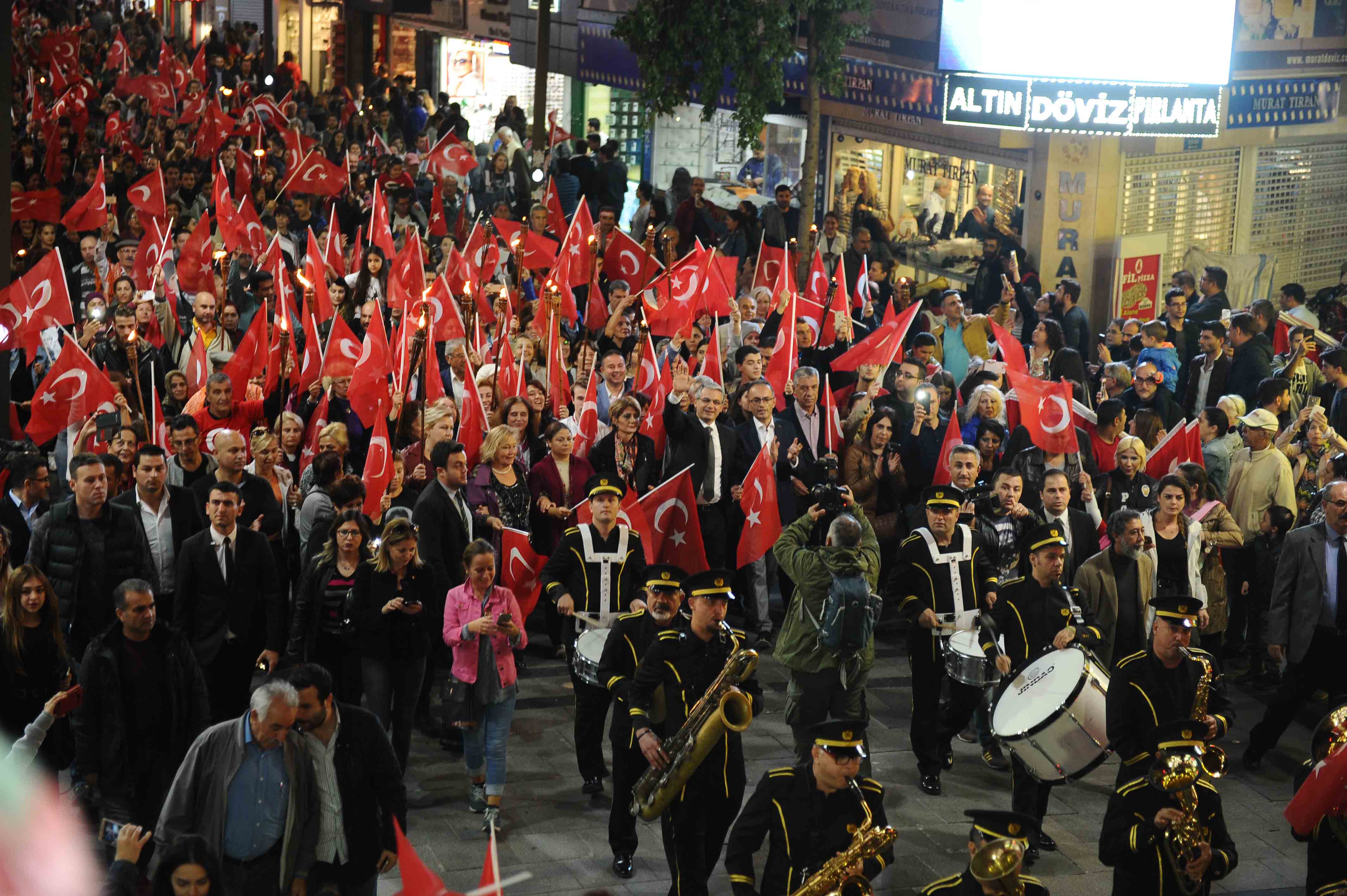 Karşıyaka'da Cumhuriyet coşkusu