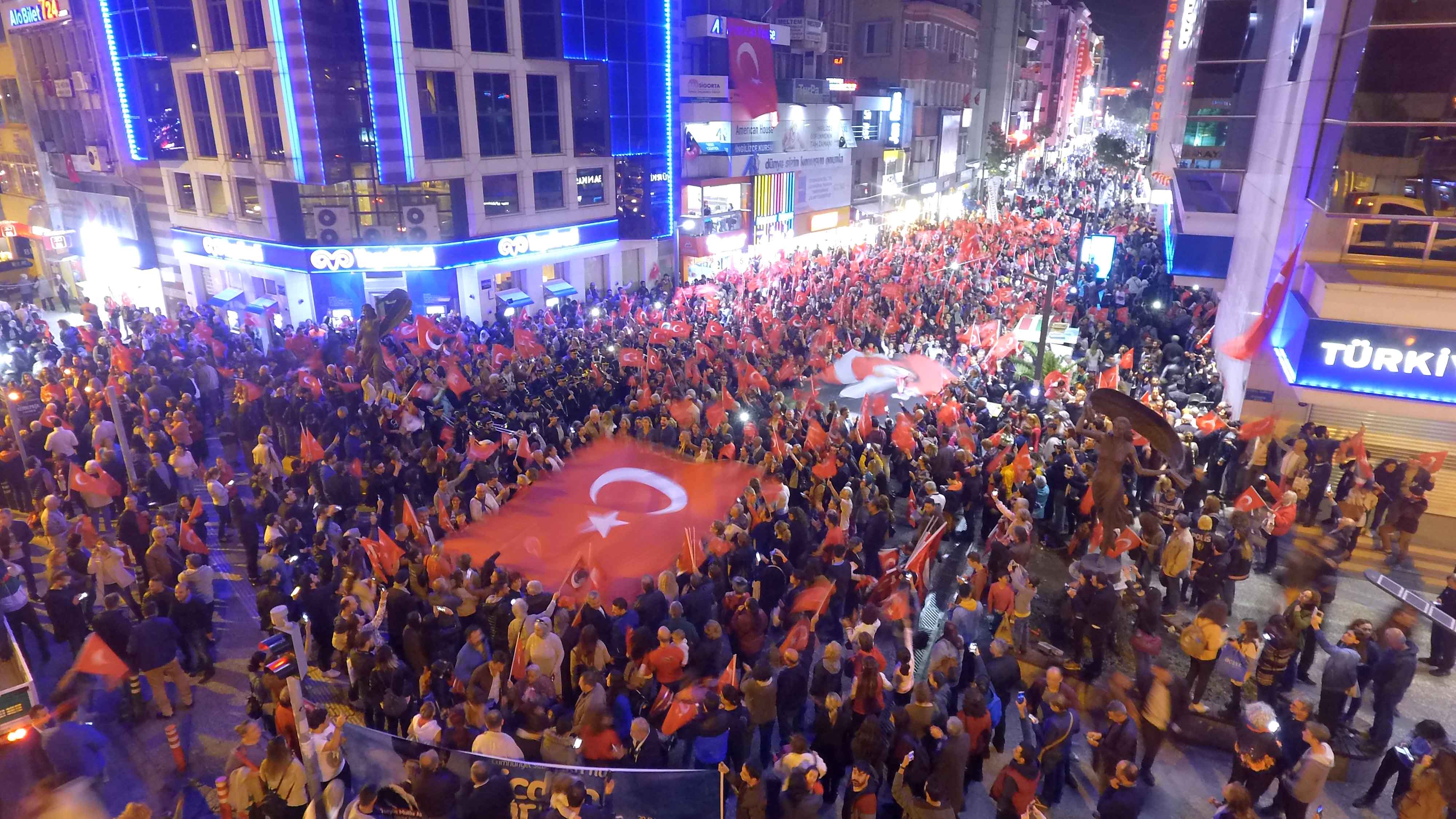 Karşıyaka'da Cumhuriyet coşkusu