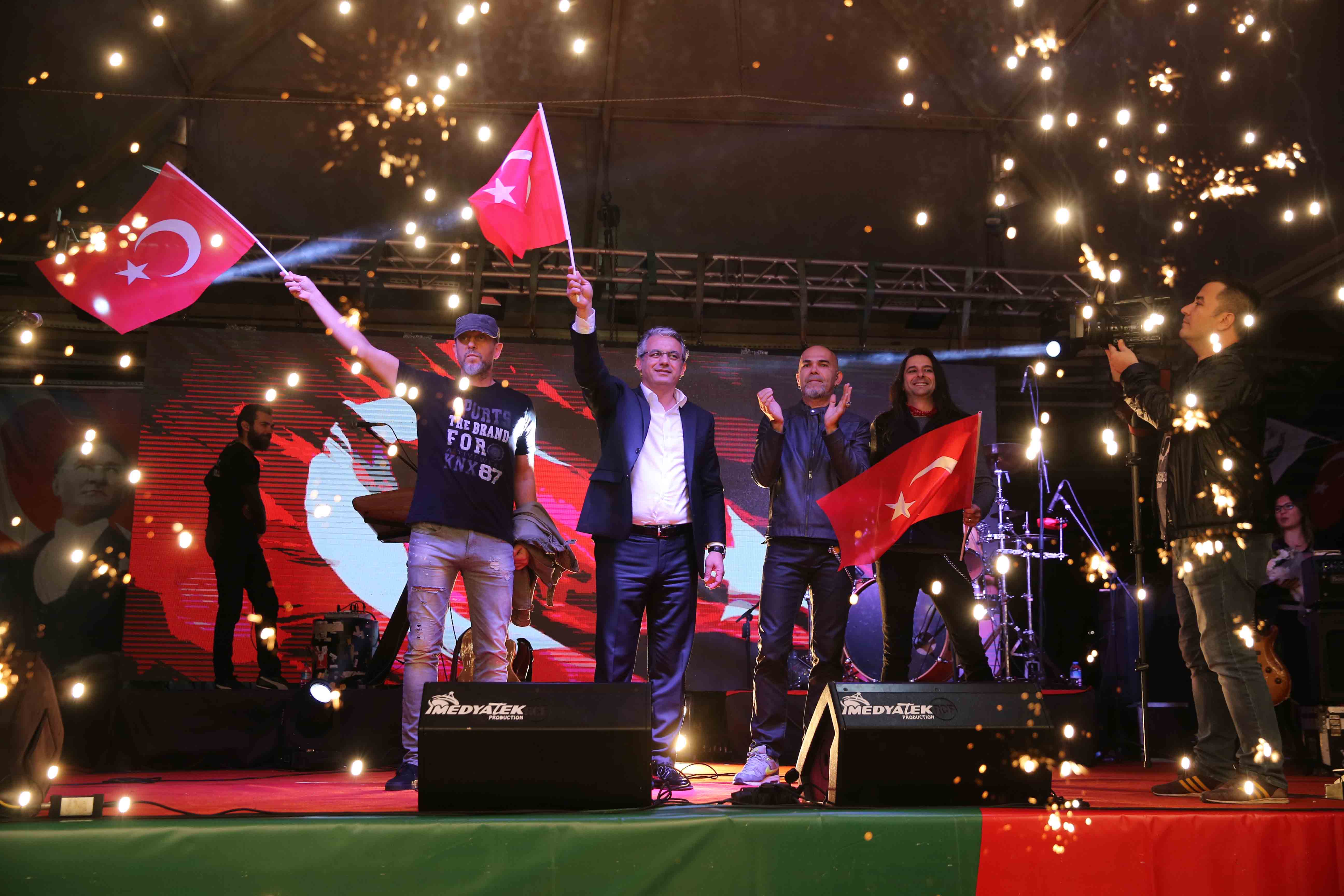 Karşıyaka'da Cumhuriyet coşkusu