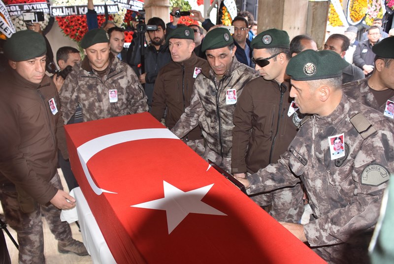 Şehit babasının zor görevi