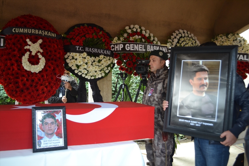 Şehit babasının zor görevi