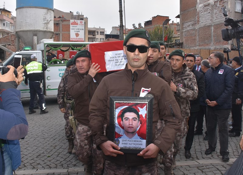 Şehit babasının zor görevi