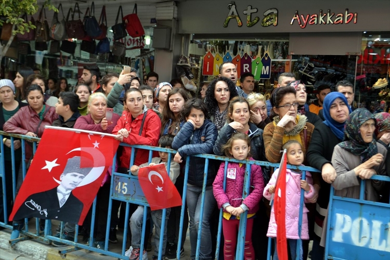 Şehit babasının zor görevi