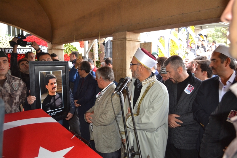 Şehit babasının zor görevi