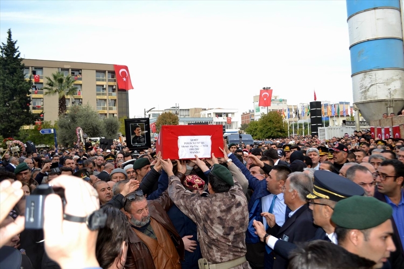 Şehit babasının zor görevi