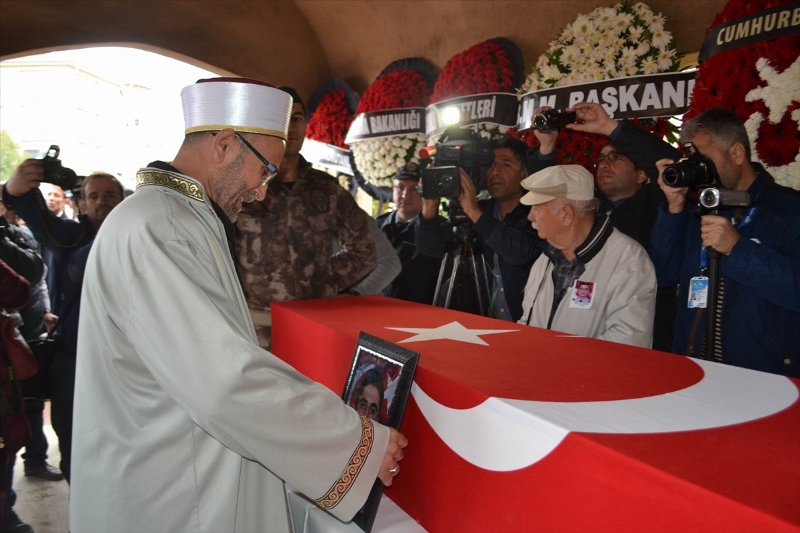 Şehit babasının zor görevi