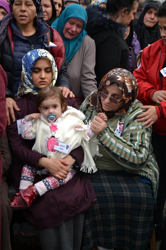 Şehit babasının zor görevi