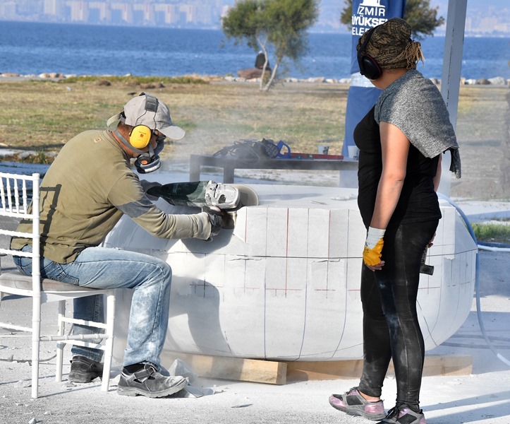 İnciraltı'nda heykel dünyası