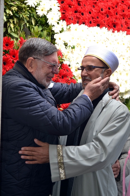 Şehit babasının zor görevi