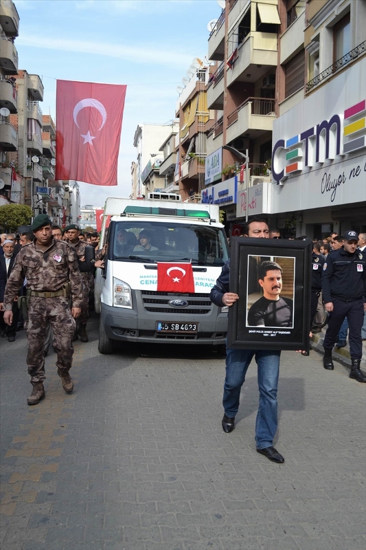 Şehit babasının zor görevi