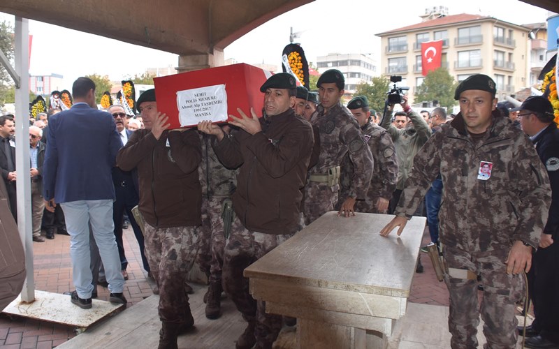 Şehit babasının zor görevi