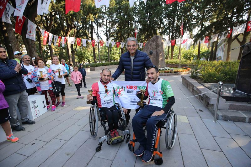 Karşıyaka'da anlamlı etkinlik! Ata’dan Ana’ya koştular