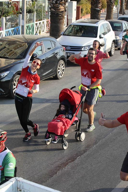 Karşıyaka'da anlamlı etkinlik! Ata’dan Ana’ya koştular