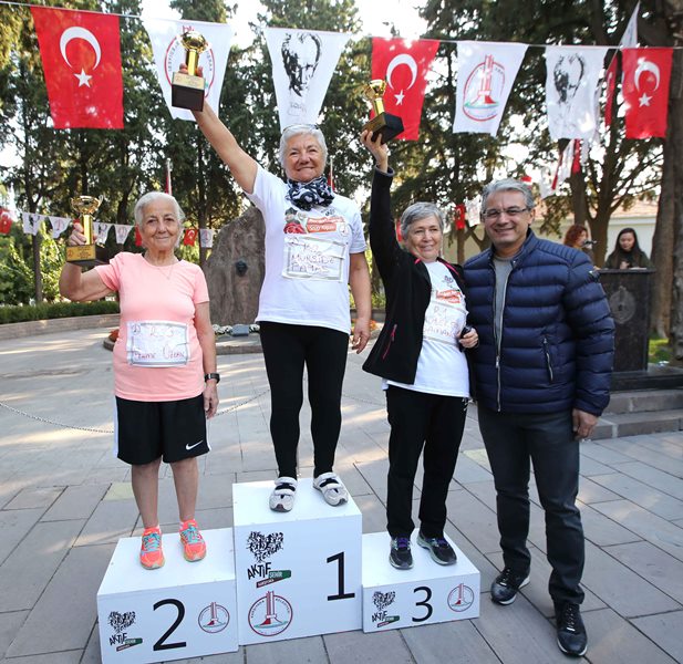 Karşıyaka'da anlamlı etkinlik! Ata’dan Ana’ya koştular