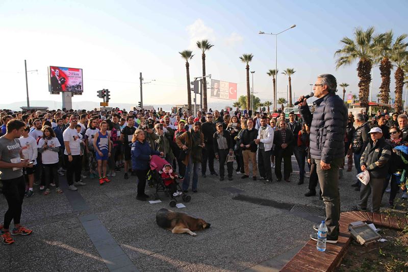 Karşıyaka'da anlamlı etkinlik! Ata’dan Ana’ya koştular