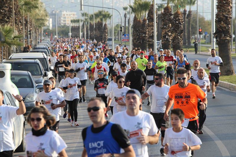 Karşıyaka'da anlamlı etkinlik! Ata’dan Ana’ya koştular