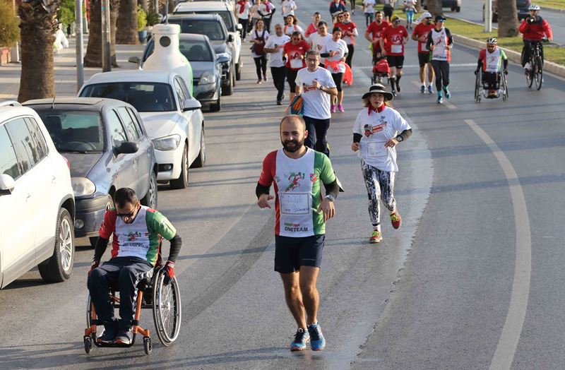 Karşıyaka'da anlamlı etkinlik! Ata’dan Ana’ya koştular