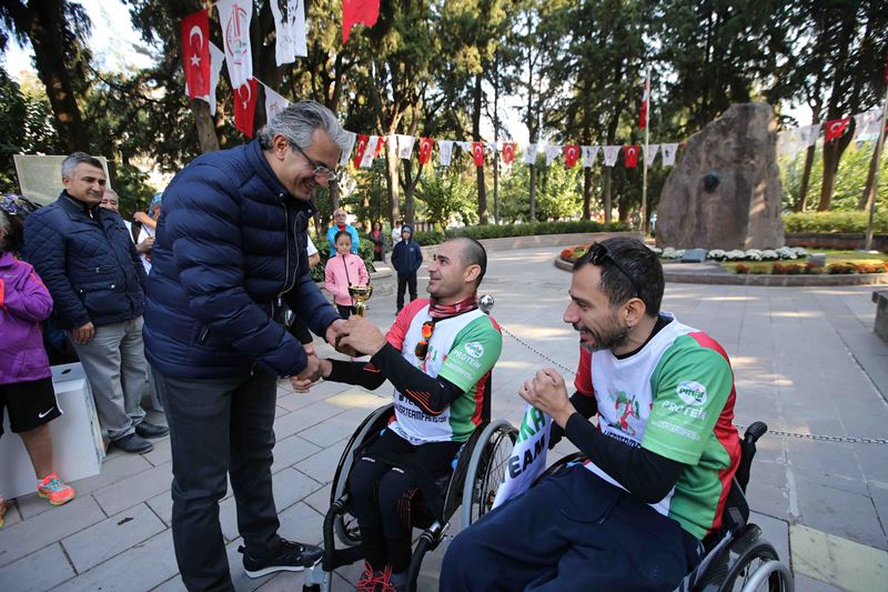 Karşıyaka'da anlamlı etkinlik! Ata’dan Ana’ya koştular