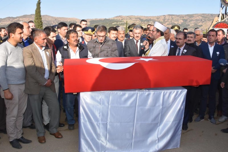 İzmir Şehit Üsteğmen'i gözyaşlarıyla uğurladı