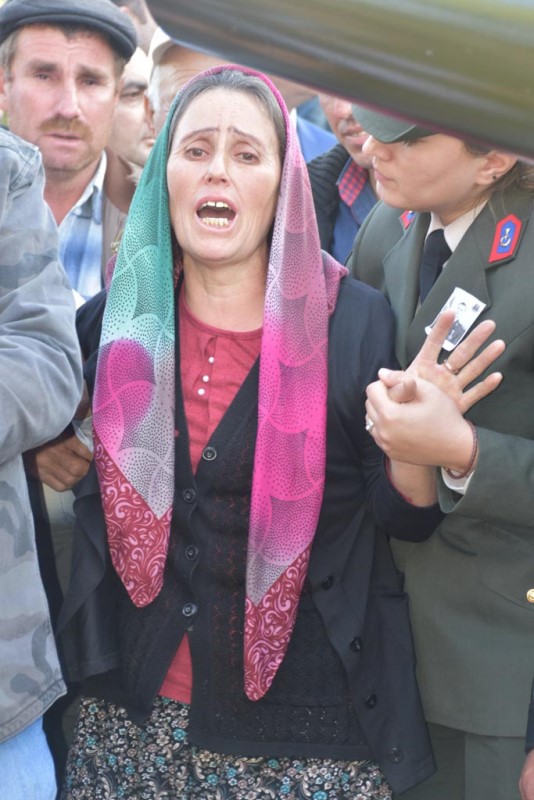 İzmir Şehit Üsteğmen'i gözyaşlarıyla uğurladı