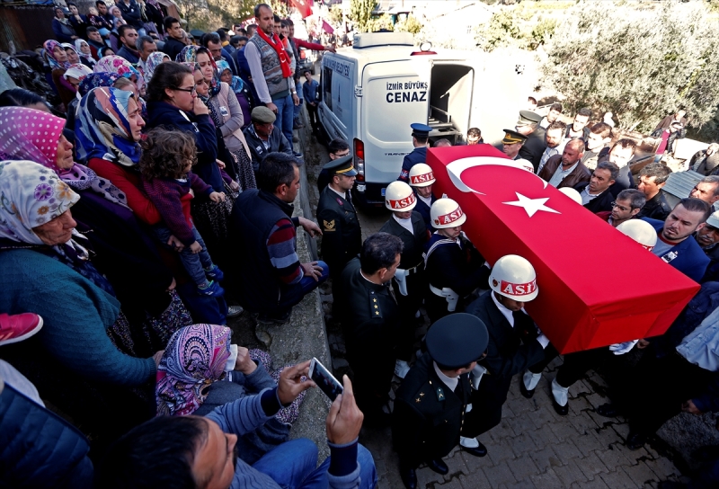İzmir Şehit Üsteğmen'i gözyaşlarıyla uğurladı
