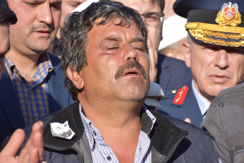 İzmir Şehit Üsteğmen'i gözyaşlarıyla uğurladı