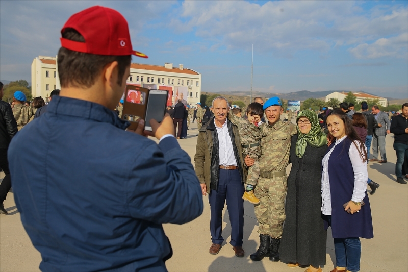 2 bin komandodan gövde gösterisi