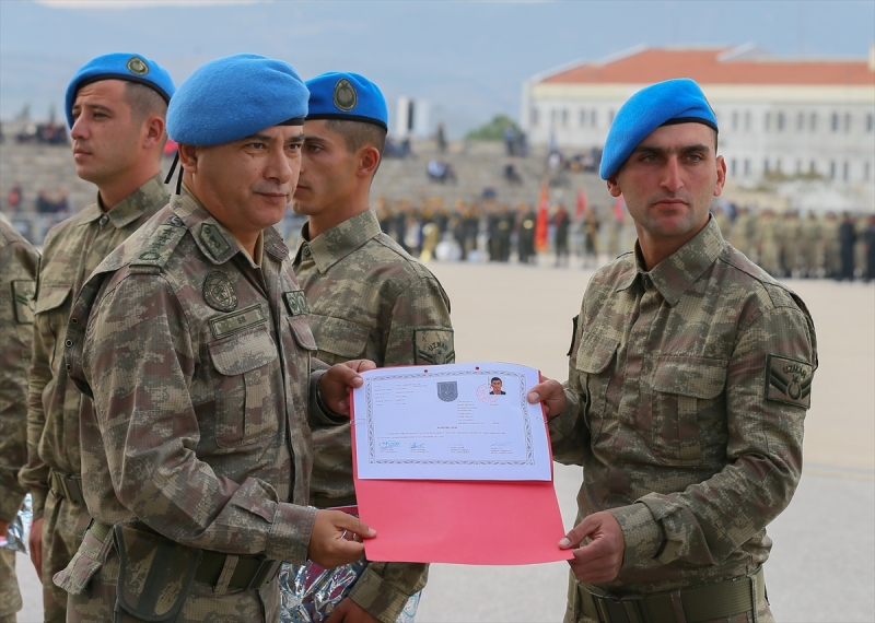 2 bin komandodan gövde gösterisi