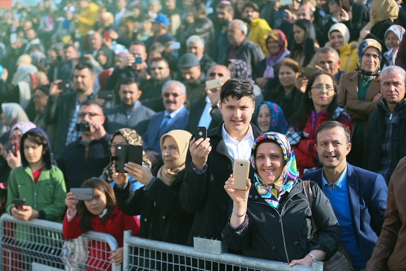 2 bin komandodan gövde gösterisi