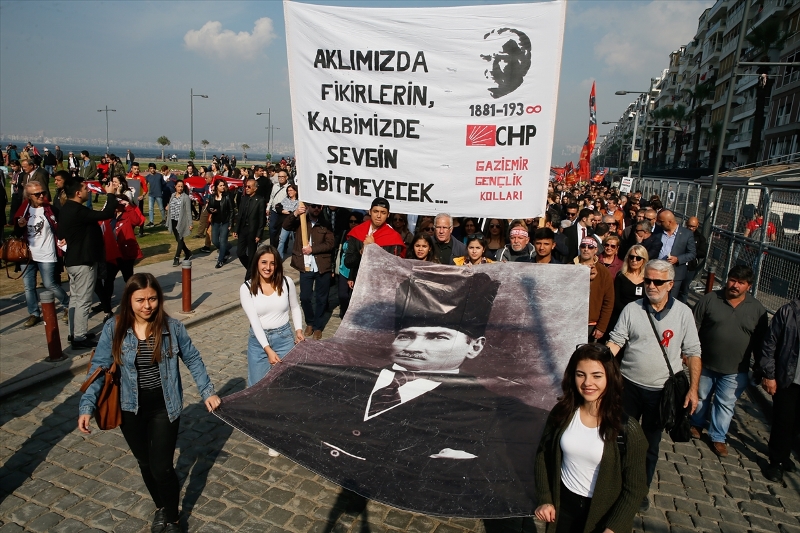 İzmirliler 10. Ata'ya Saygı Yürüyüşü'nde buluştu