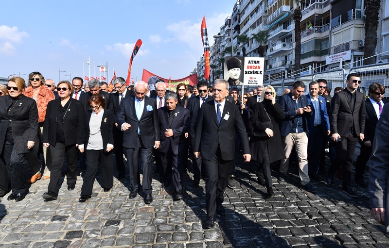 İzmirliler 10. Ata'ya Saygı Yürüyüşü'nde buluştu