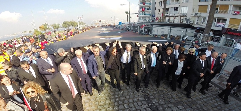 İzmirliler 10. Ata'ya Saygı Yürüyüşü'nde buluştu