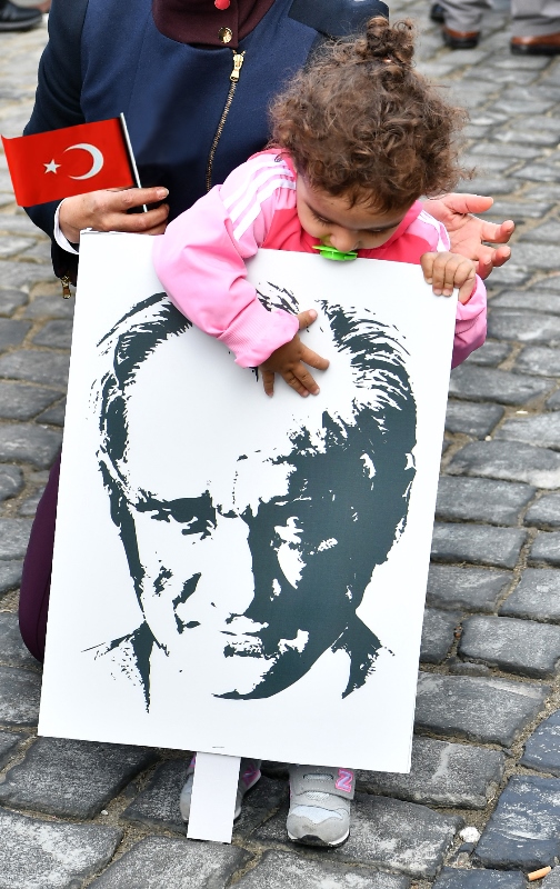 İzmirliler 10. Ata'ya Saygı Yürüyüşü'nde buluştu