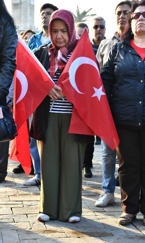 İzmir'de hayat durdu