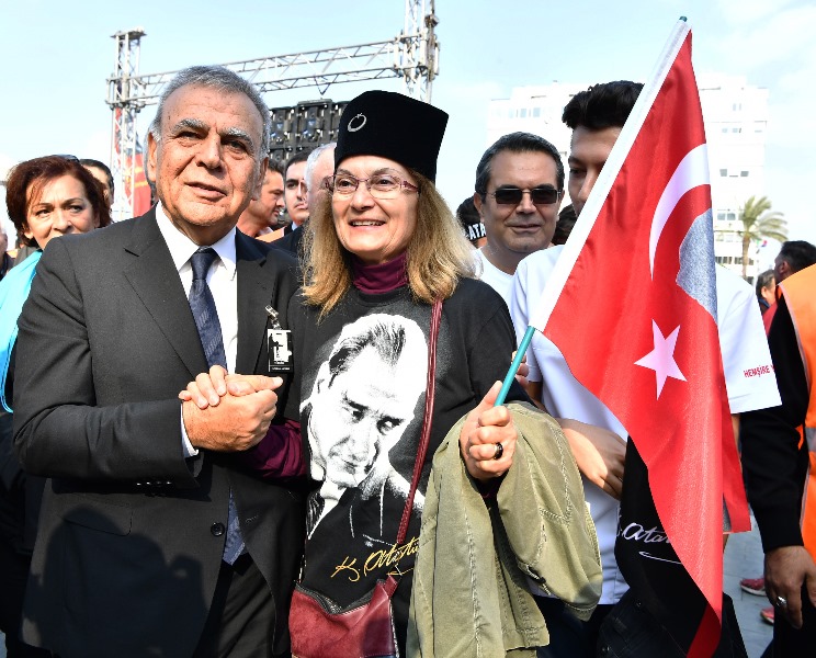 İzmirliler 10. Ata'ya Saygı Yürüyüşü'nde buluştu