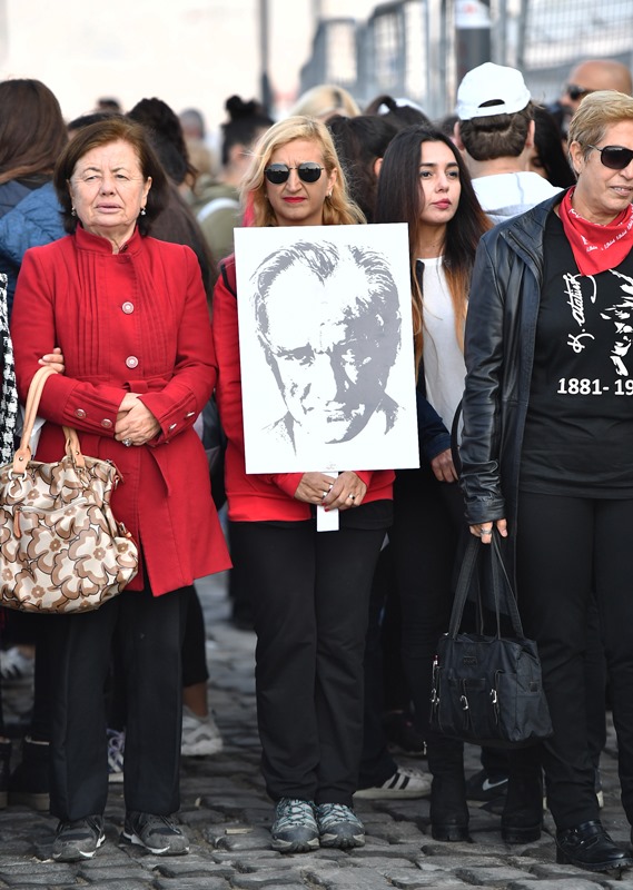İzmirliler 10. Ata'ya Saygı Yürüyüşü'nde buluştu