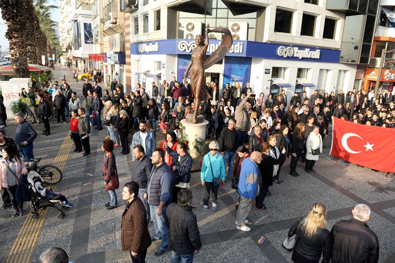 İzmir'de hayat durdu