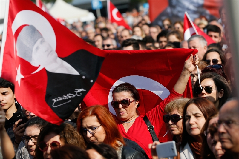 İzmirliler 10. Ata'ya Saygı Yürüyüşü'nde buluştu