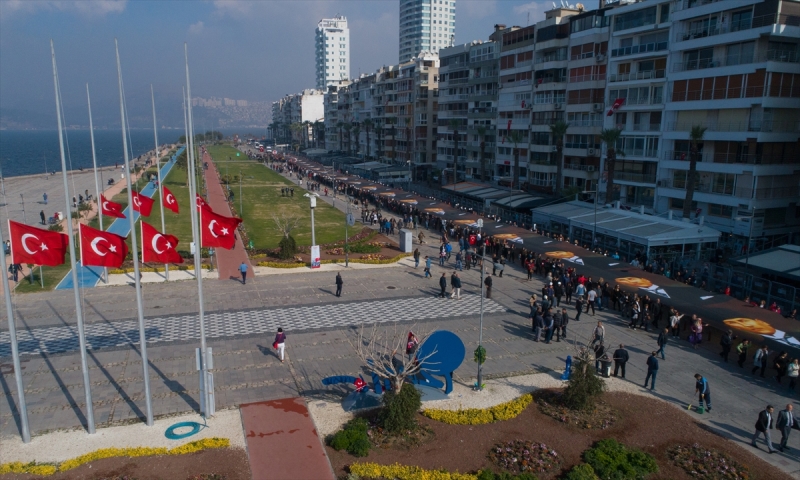 İzmirliler 10. Ata'ya Saygı Yürüyüşü'nde buluştu