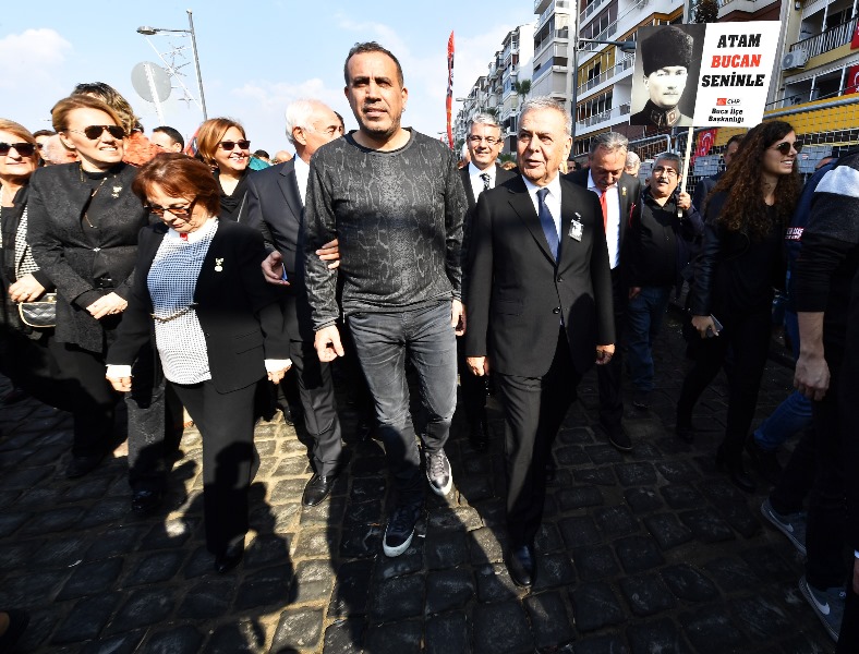 İzmirliler 10. Ata'ya Saygı Yürüyüşü'nde buluştu