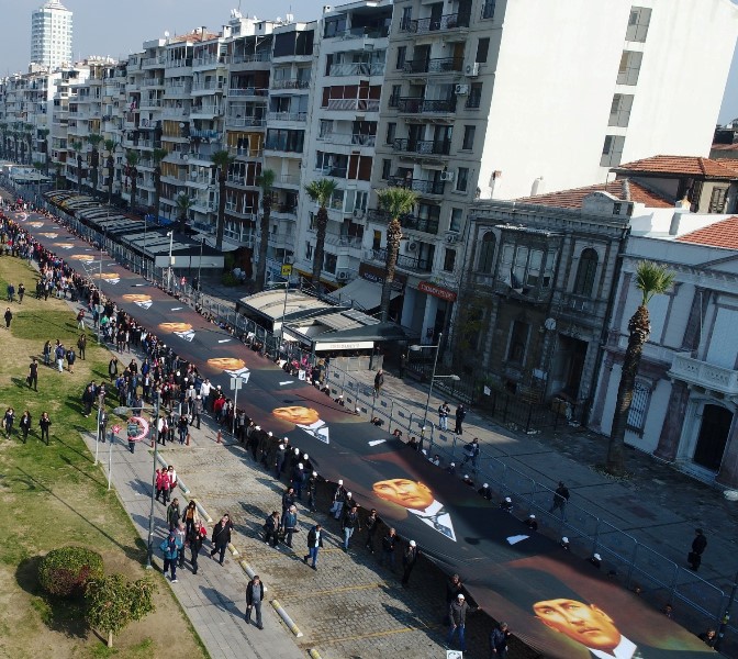 İzmirliler 10. Ata'ya Saygı Yürüyüşü'nde buluştu