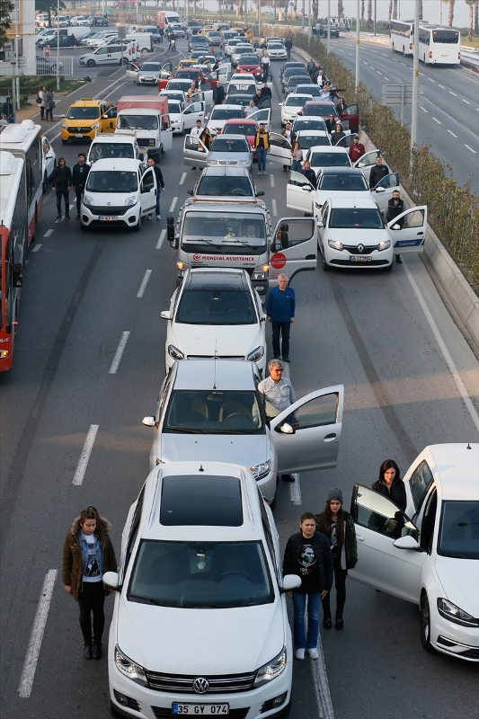 İzmir'de hayat durdu
