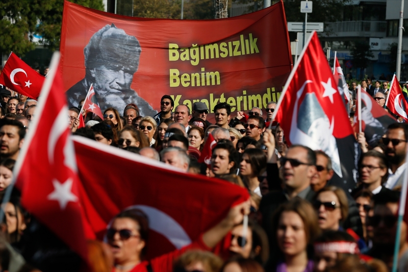 İzmirliler 10. Ata'ya Saygı Yürüyüşü'nde buluştu