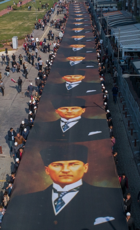 İzmirliler 10. Ata'ya Saygı Yürüyüşü'nde buluştu