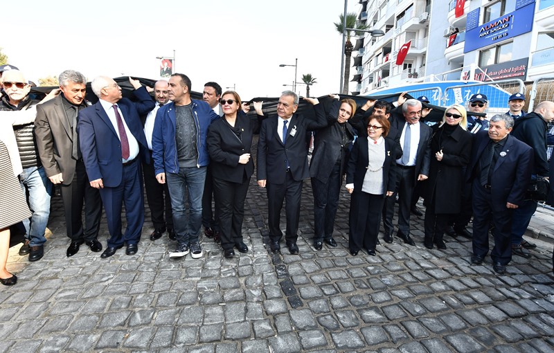 İzmirliler 10. Ata'ya Saygı Yürüyüşü'nde buluştu